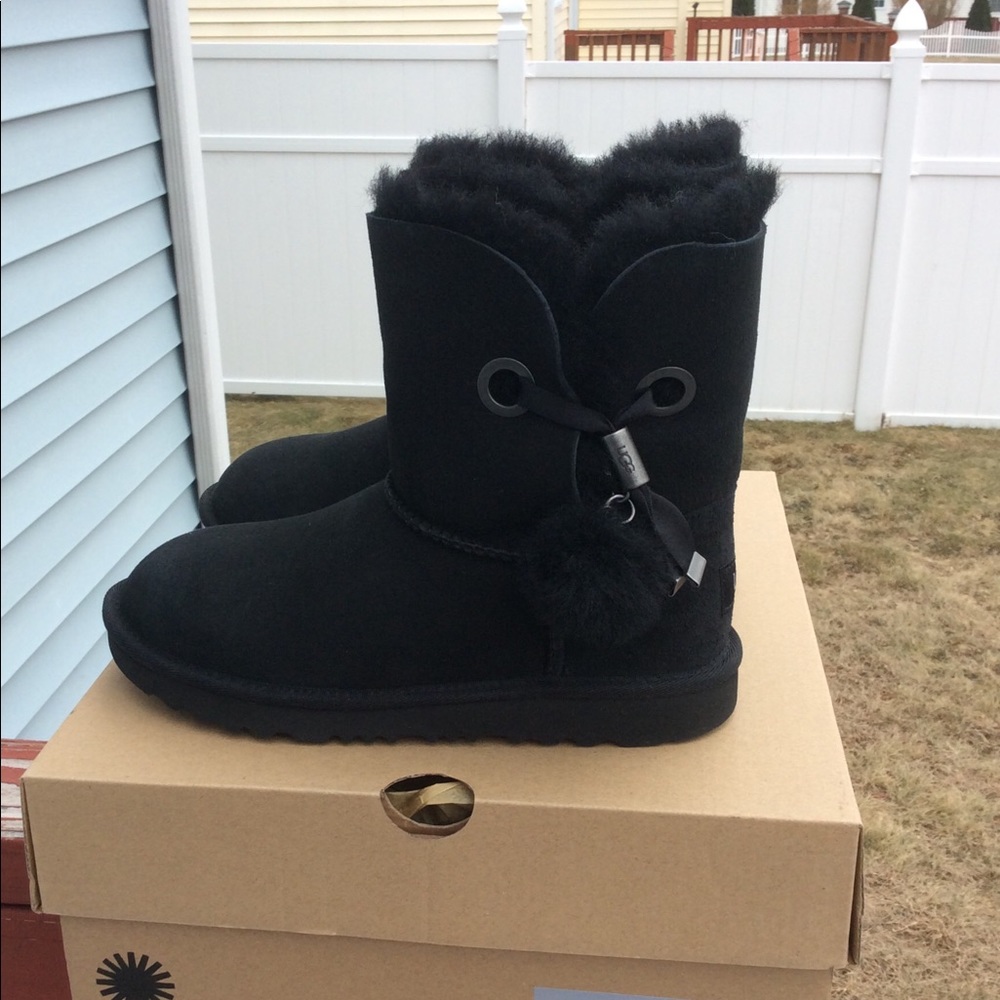 UGG IRINA STAR CHARM - Picture 4 of 8